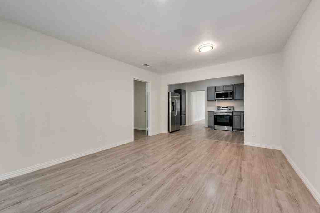 2704 Rosen Ave - Photo 3 of 17