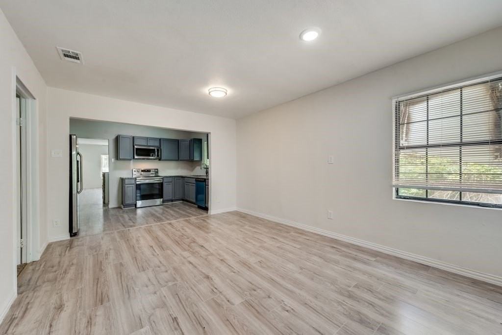 2704 Rosen Ave - Photo 4 of 17