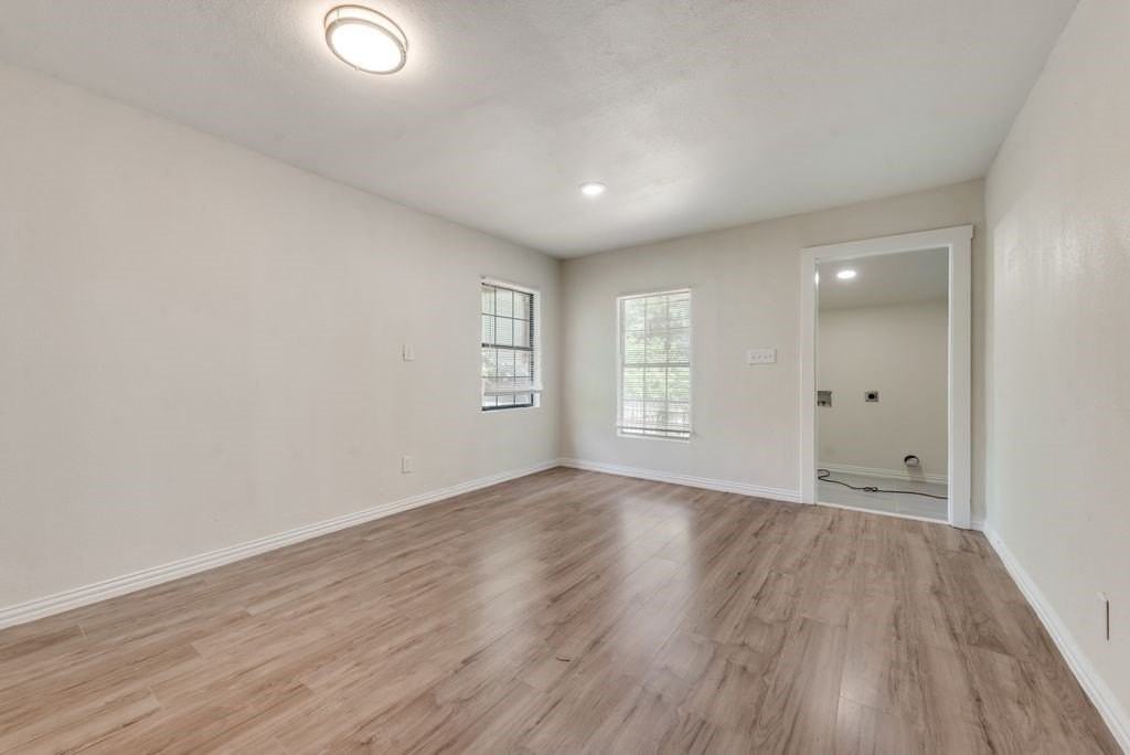 2704 Rosen Ave - Photo 5 of 17