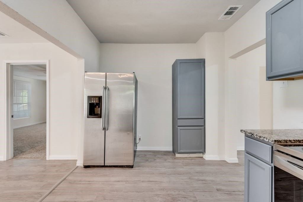 2704 Rosen Ave - Photo 7 of 17
