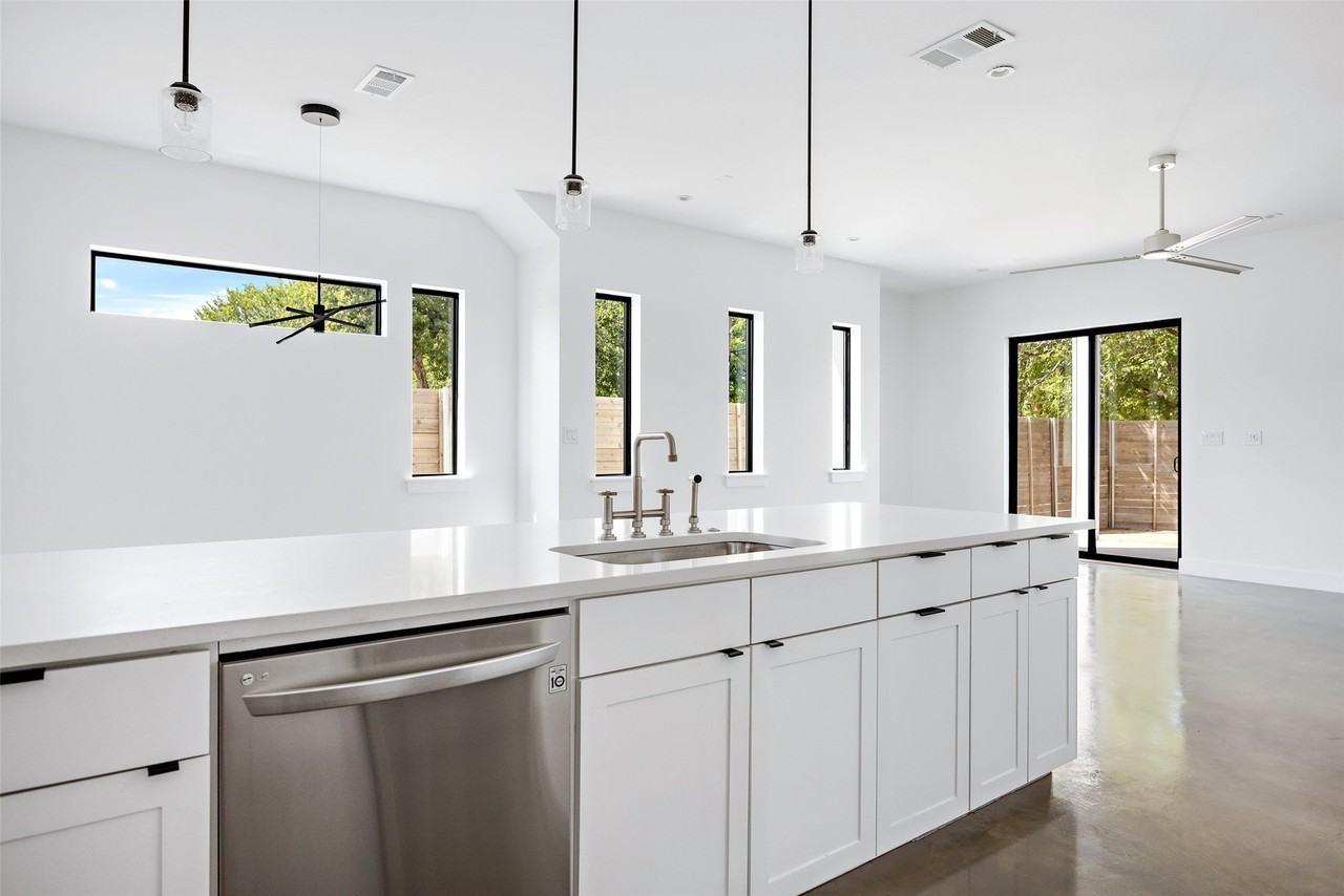 800 S Glasgow Dr #800 - Photo 4 of 18