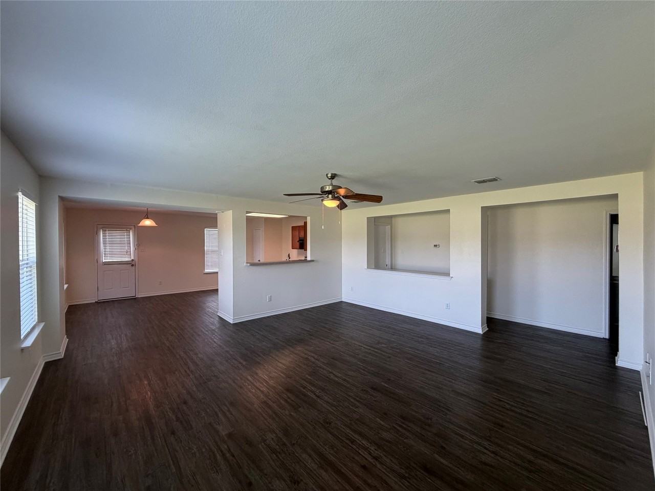 300 Stanford - Photo 2 of 9