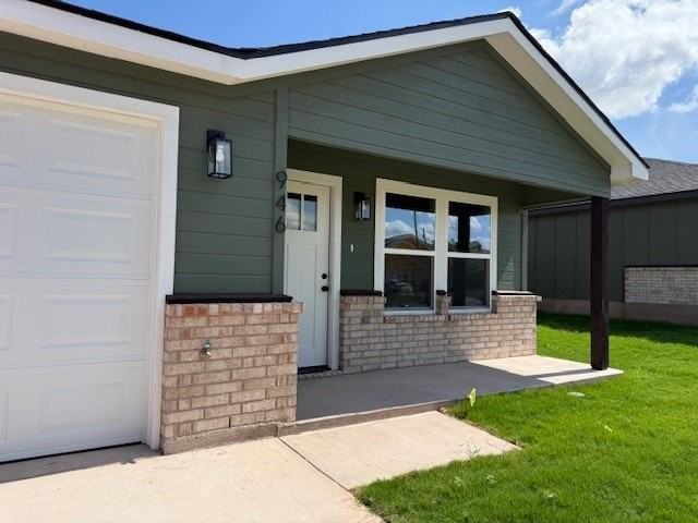 946 Minda St - Photo 2 of 17