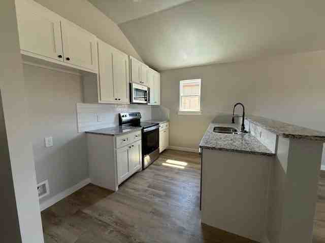 946 Minda St - Photo 5 of 17