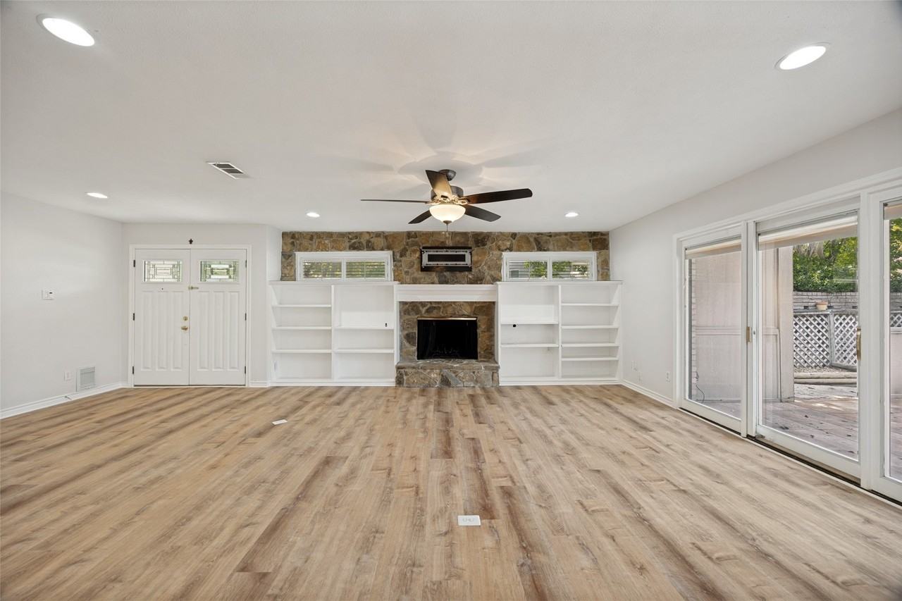 10404 Boedeker St - Photo 2 of 12