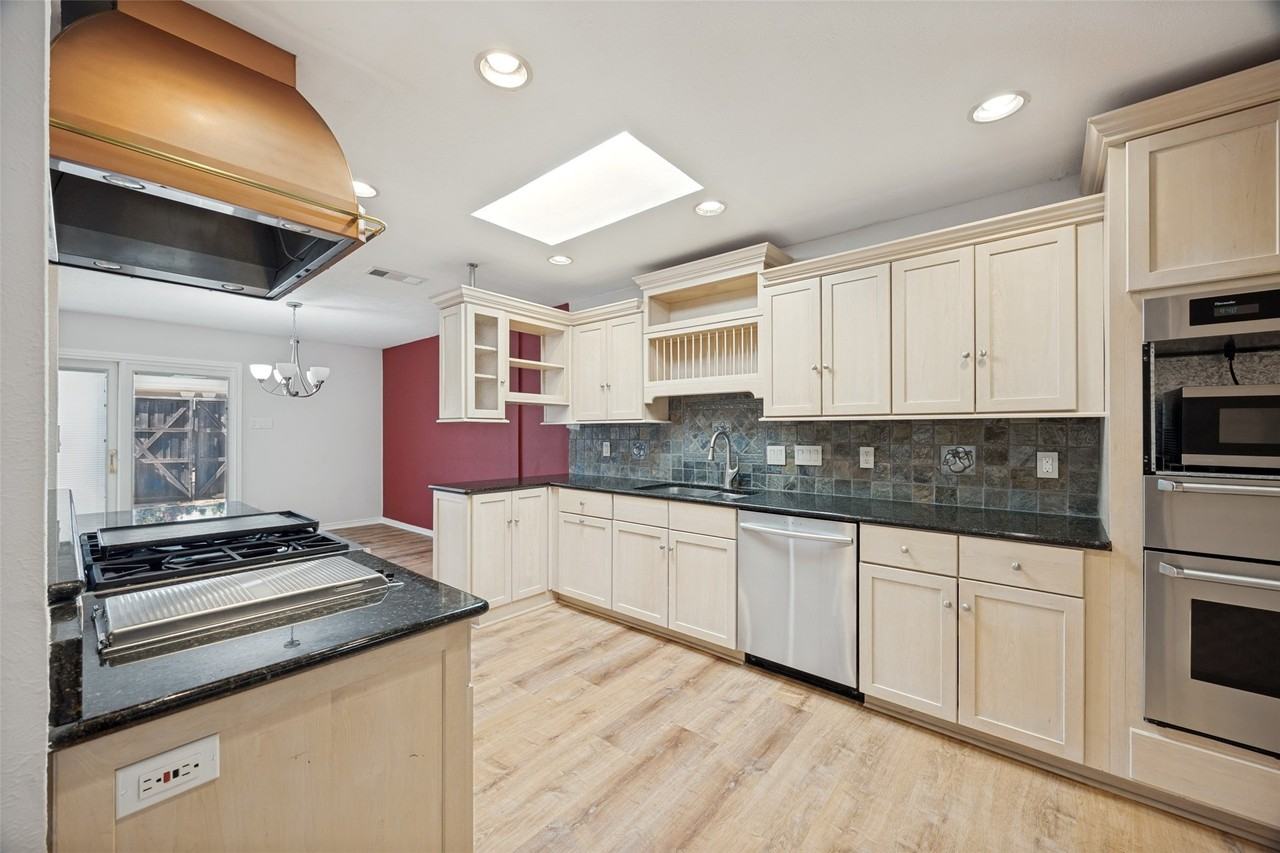 10404 Boedeker St - Photo 3 of 12