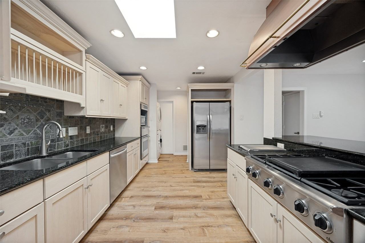 10404 Boedeker St - Photo 4 of 12