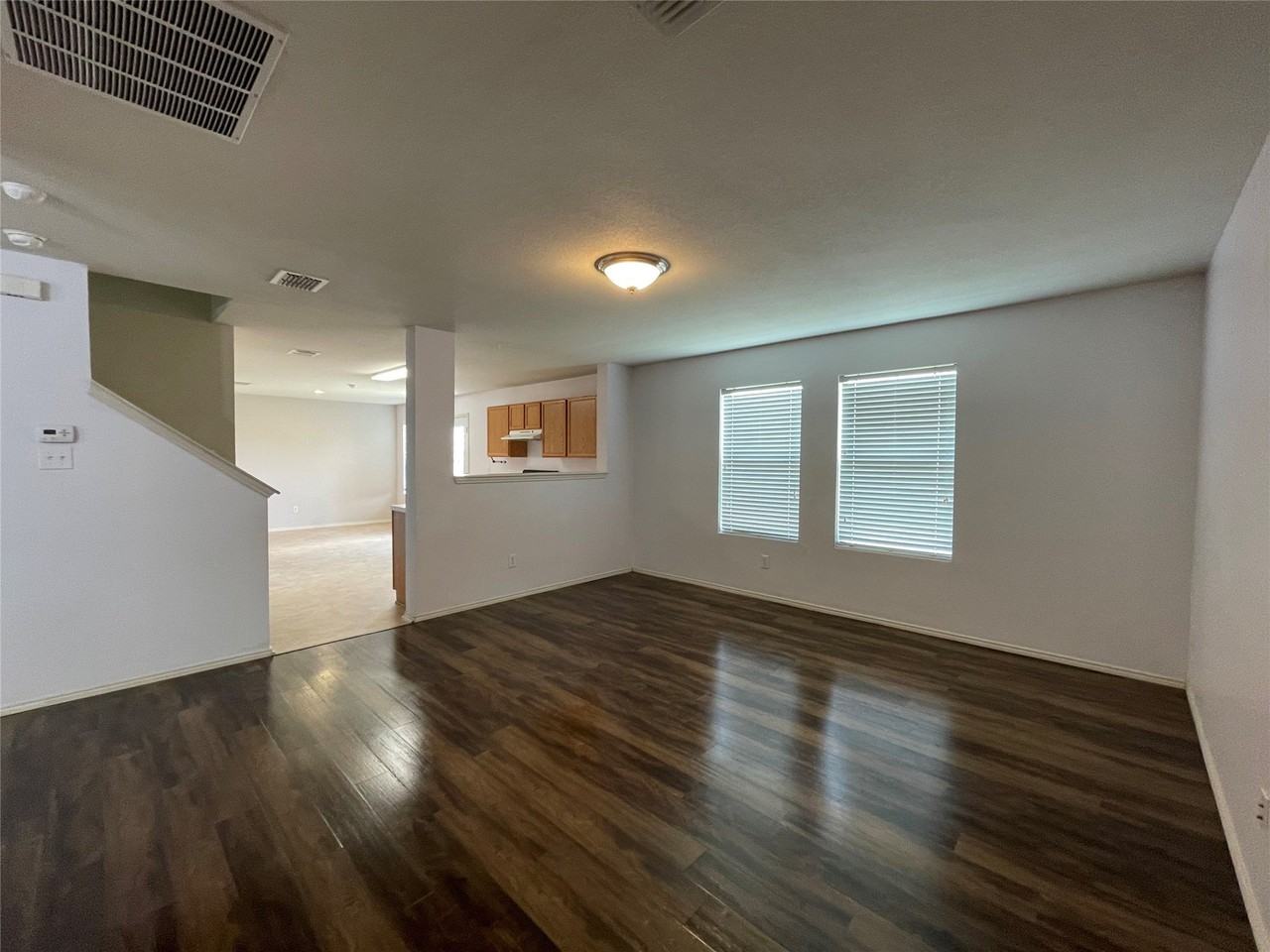 2801 Mockingbird St - Photo 4 of 27