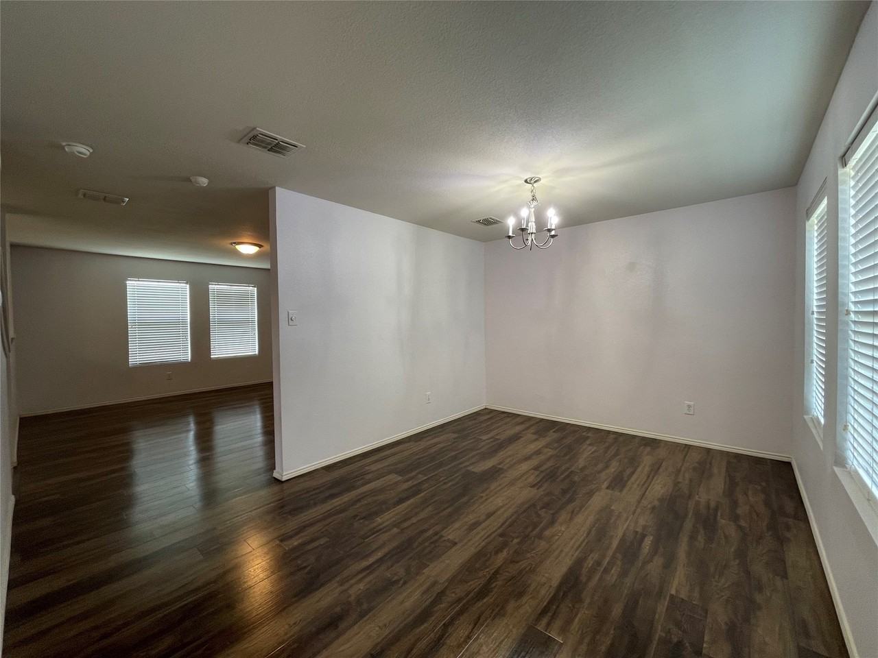 2801 Mockingbird St - Photo 6 of 27