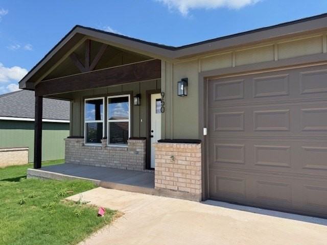 950 Minda St - Photo 2 of 17