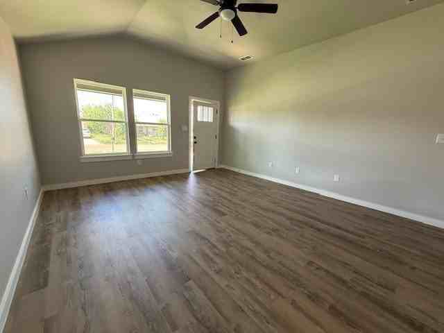 954 Minda St - Photo 3 of 16