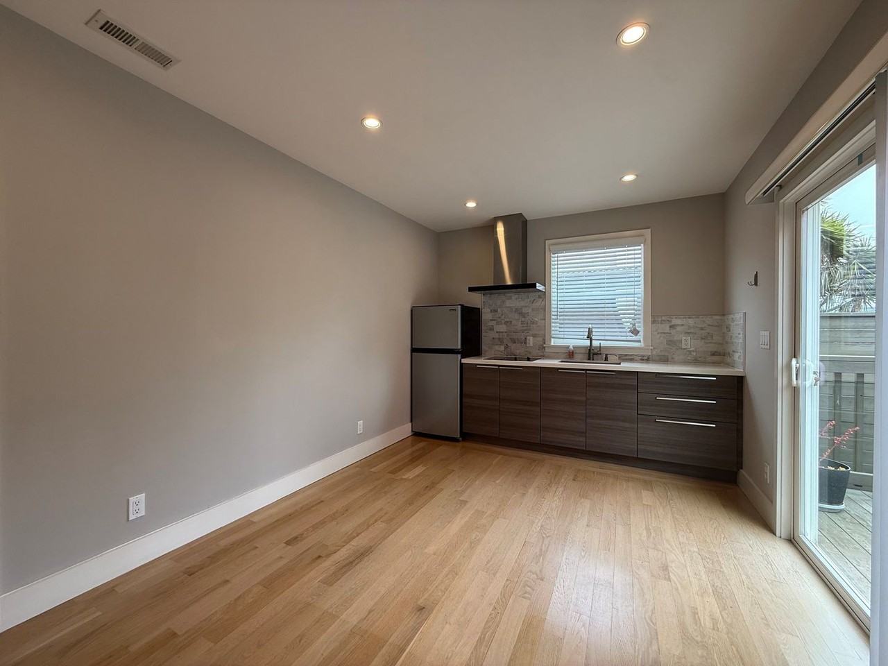 427 Huron Ave #2 - Photo 2 of 8
