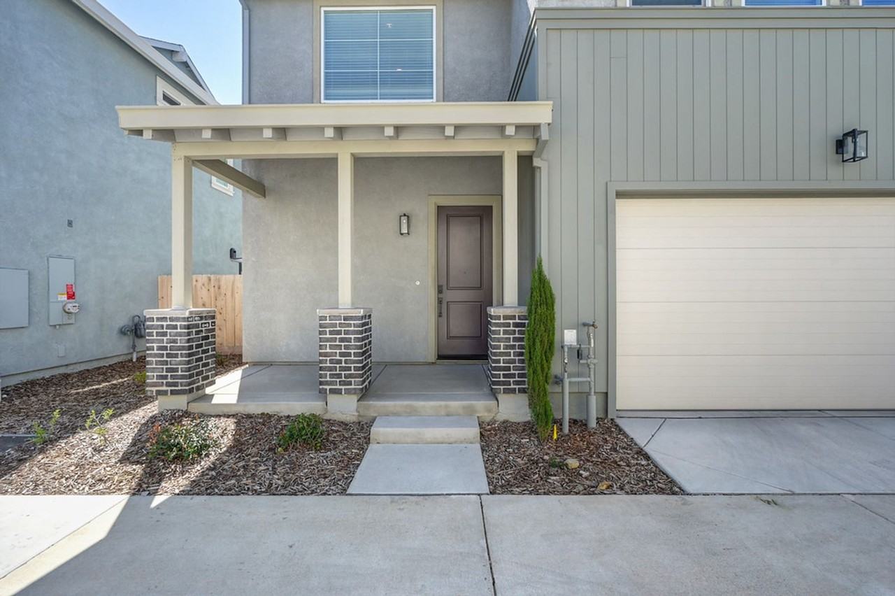 3209 Sunny Gate Ln - Photo 5 of 38