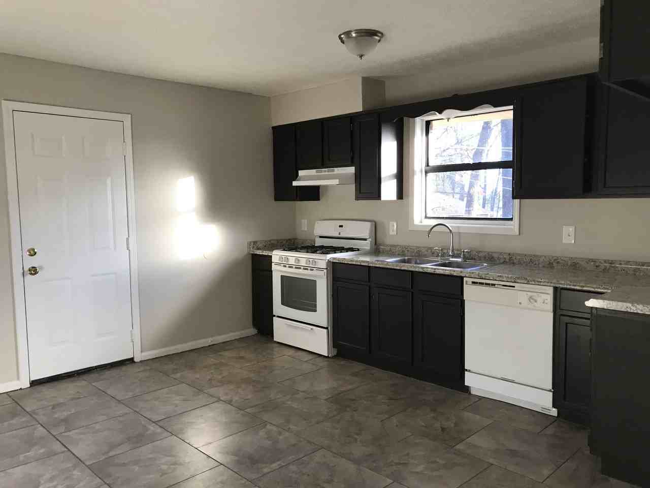 152 Forest Pl #152 - Photo 4 of 10