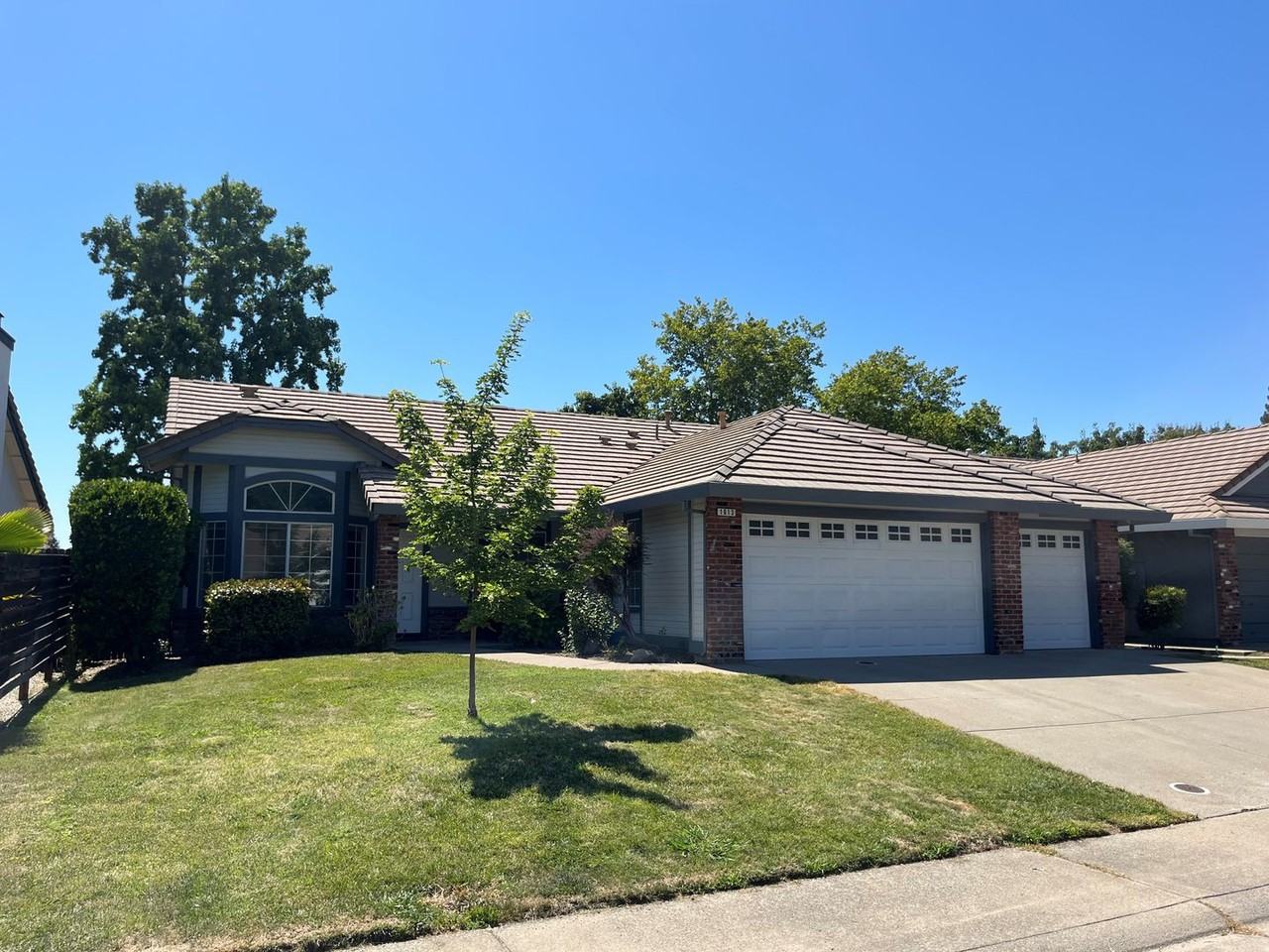 1613 Steinbeck Dr - Photo 2 of 19