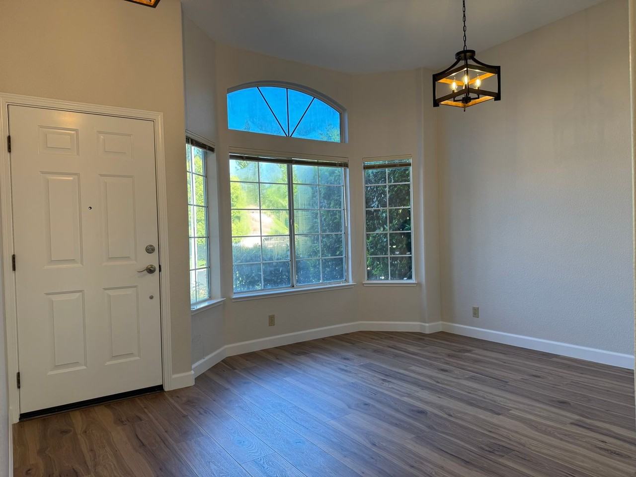 1613 Steinbeck Dr - Photo 3 of 19