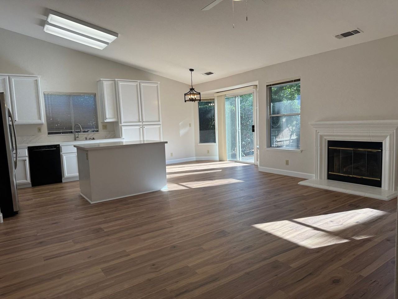 1613 Steinbeck Dr - Photo 4 of 19