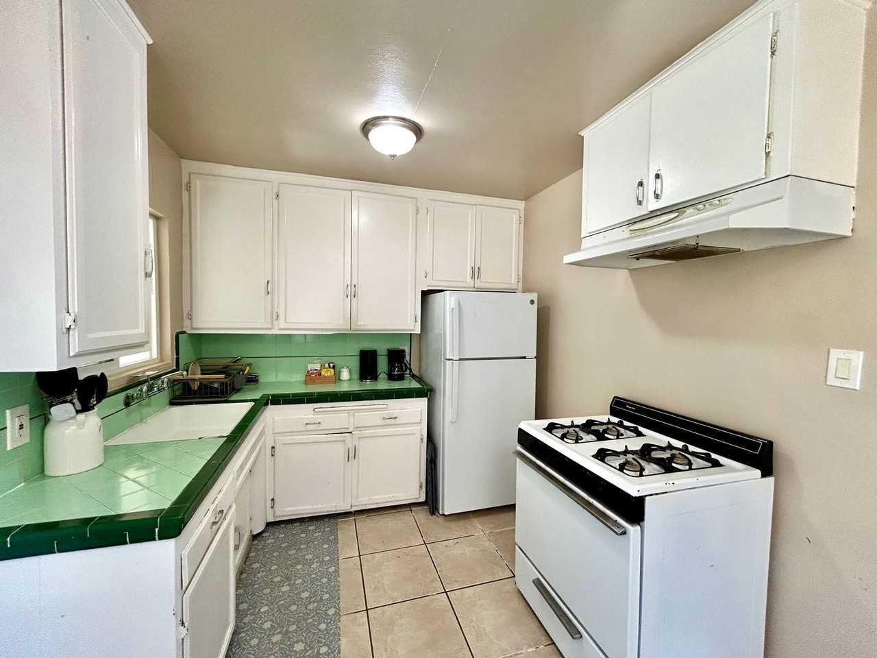 5440 Mcgann Dr - Photo 4 of 12