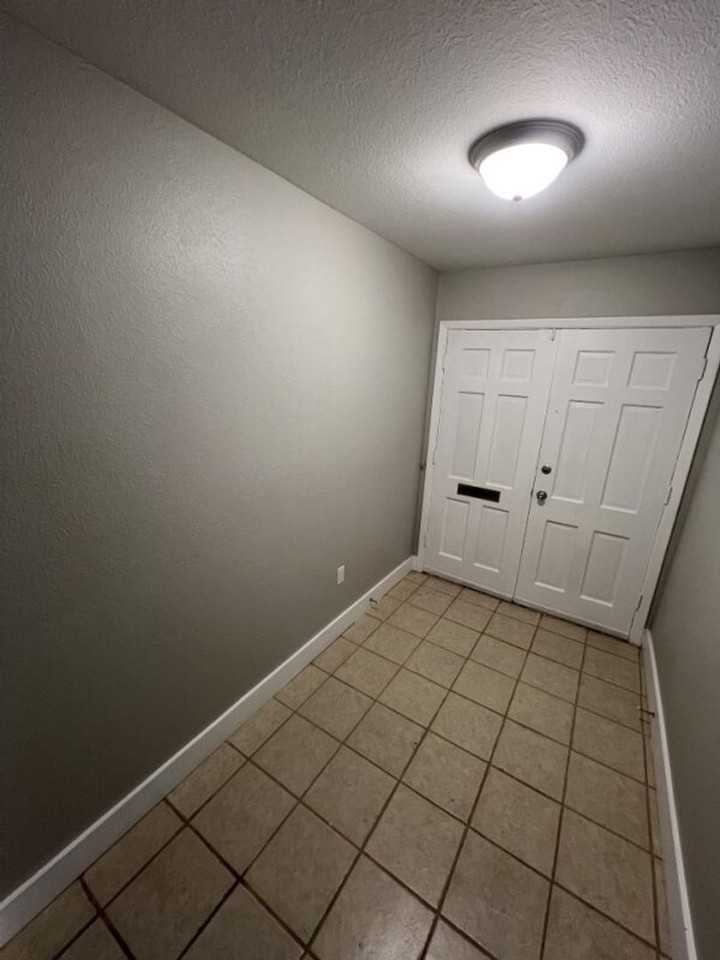 464 Wilton Dr - Photo 5 of 45