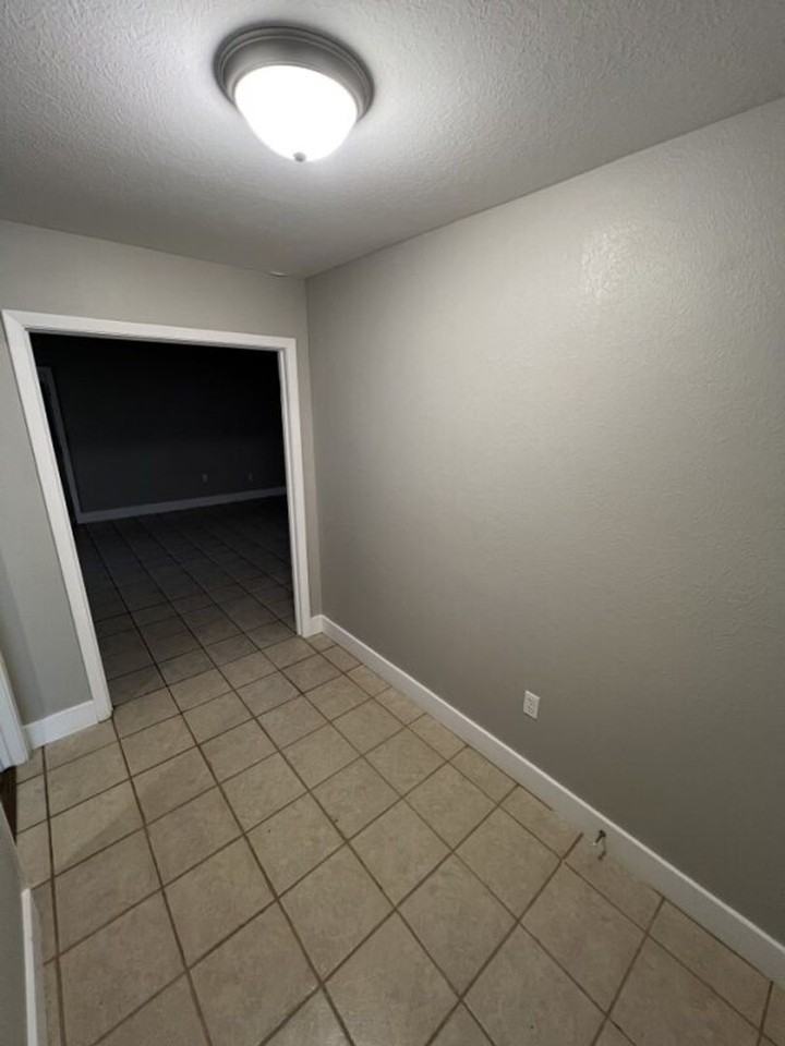 464 Wilton Dr - Photo 6 of 45