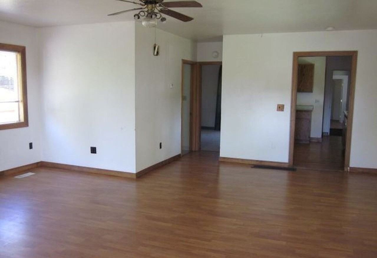 530 W C St - Photo 6 of 10