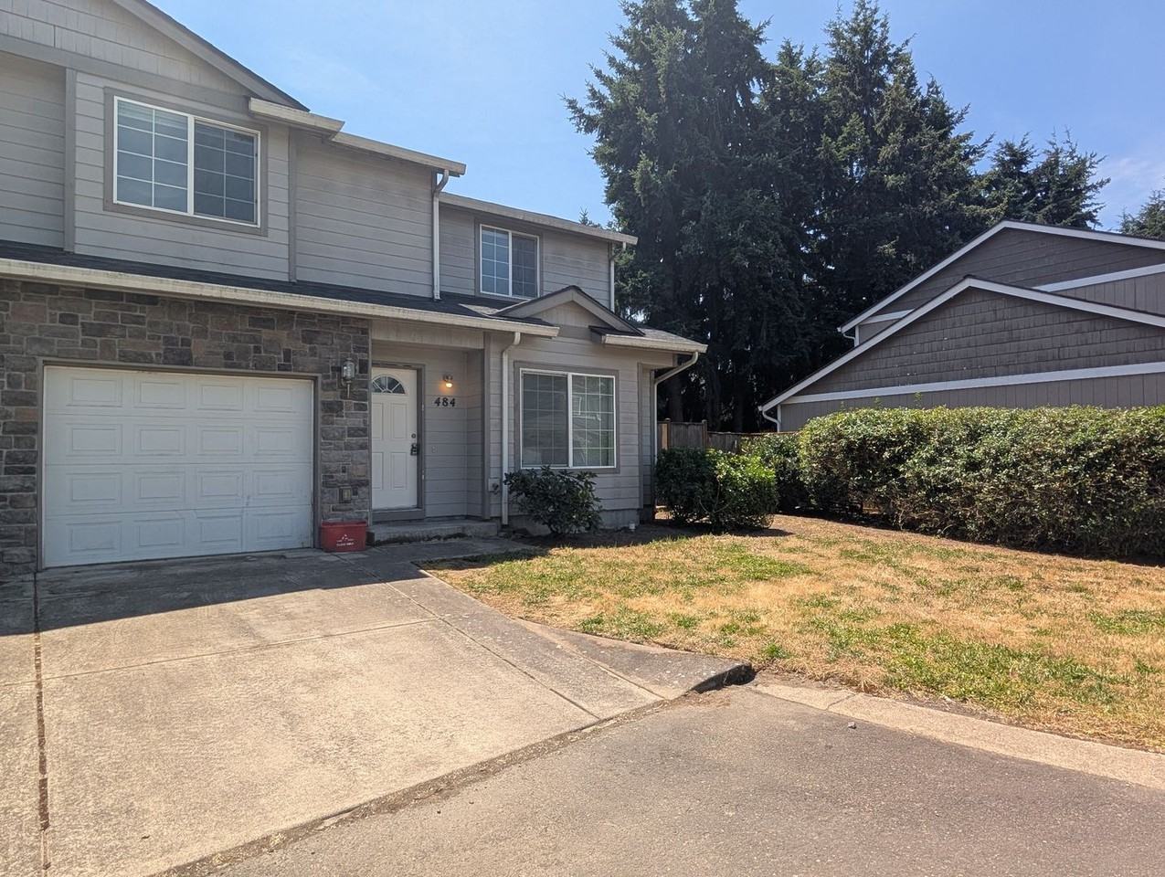 484 Helen St - Photo 2 of 26