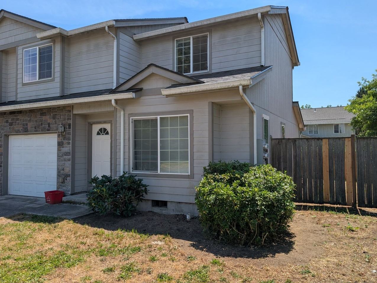 484 Helen St - Photo 3 of 26
