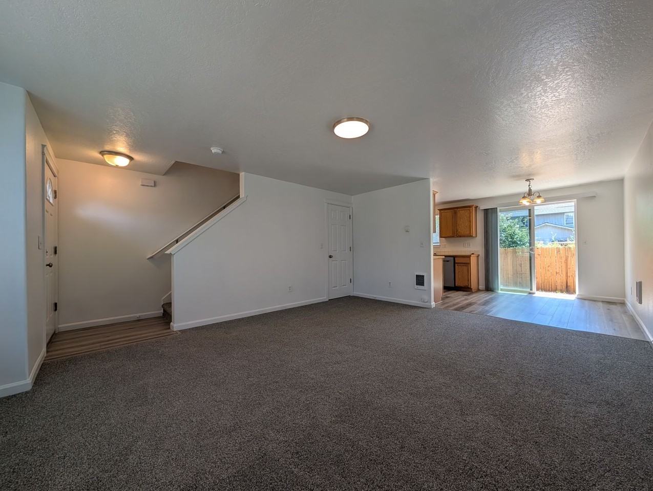 484 Helen St - Photo 6 of 26