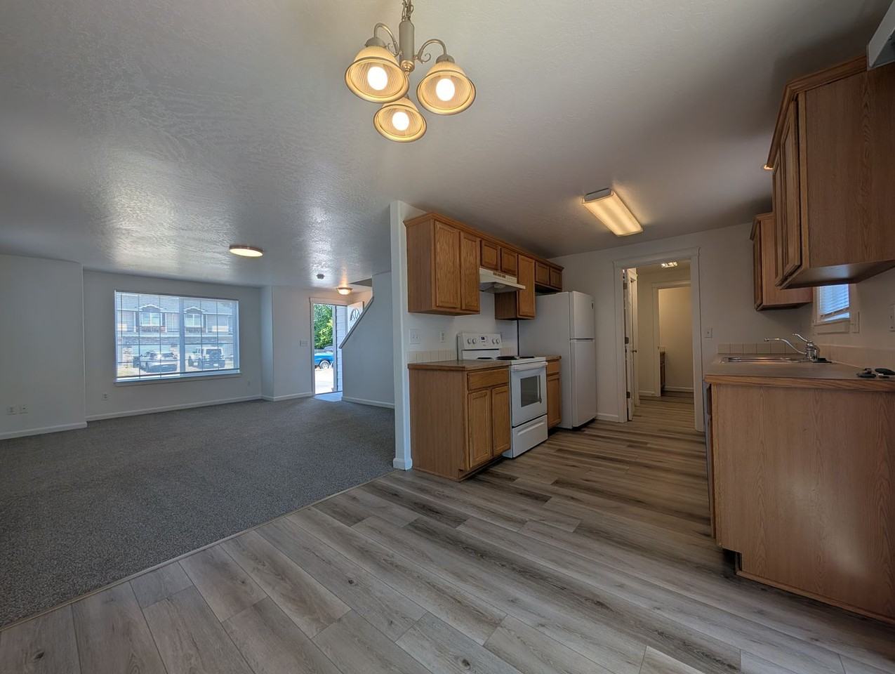 484 Helen St - Photo 7 of 26