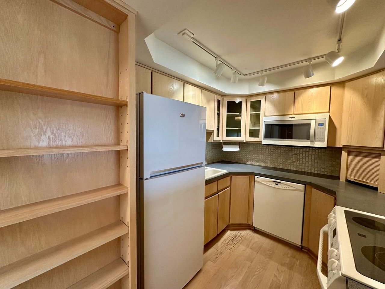 600 S State St #407 - Photo 7 of 27