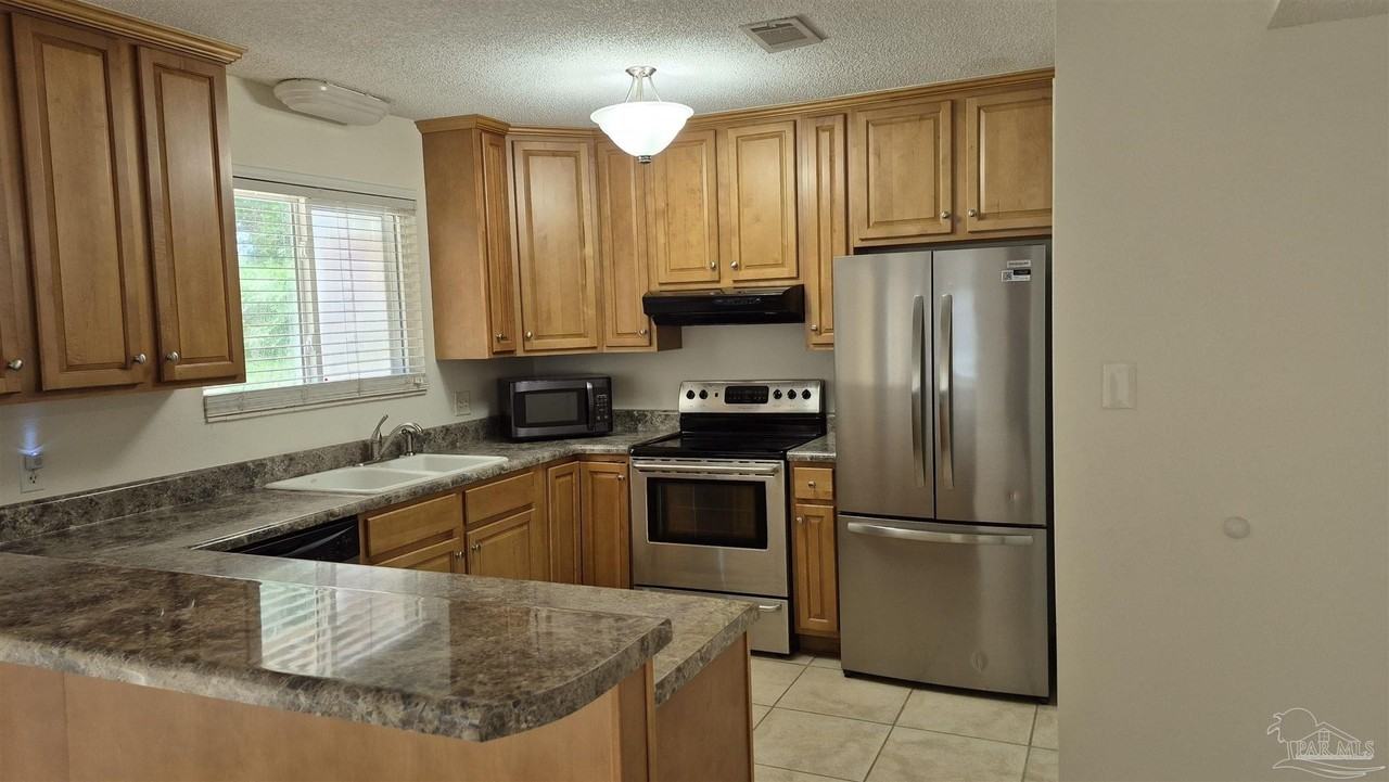 7884 Bay Meadows Dr - Photo 4 of 10