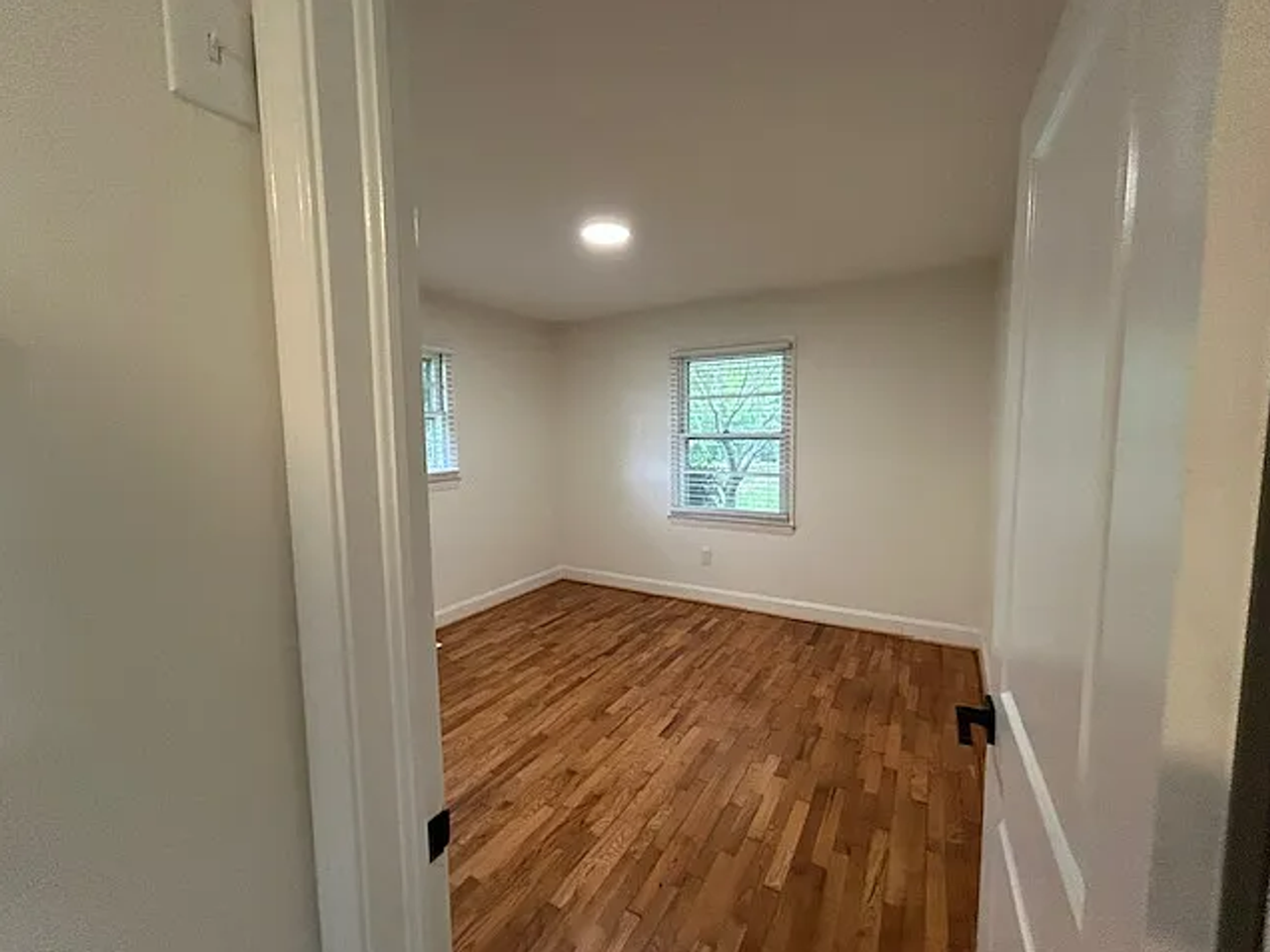 202 Gilliland Ave - Photo 3 of 11