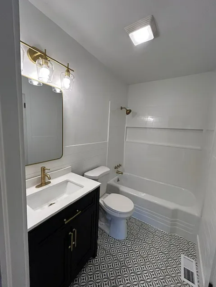 202 Gilliland Ave - Photo 4 of 11