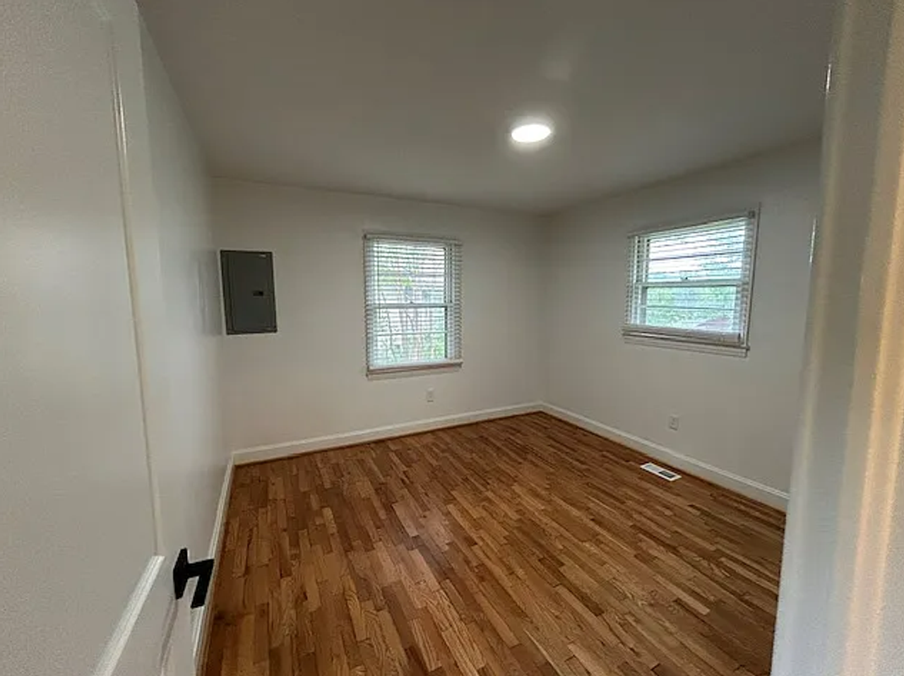 202 Gilliland Ave - Photo 6 of 11
