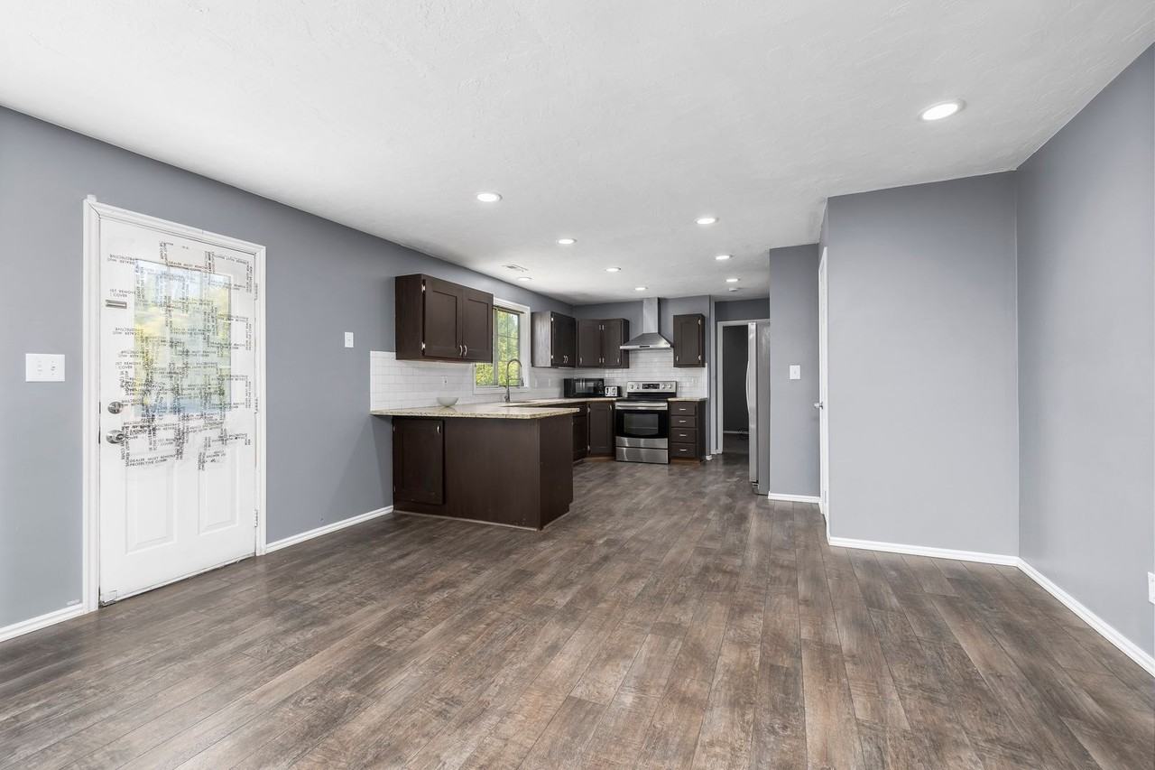 133 W 510 S - Photo 5 of 21