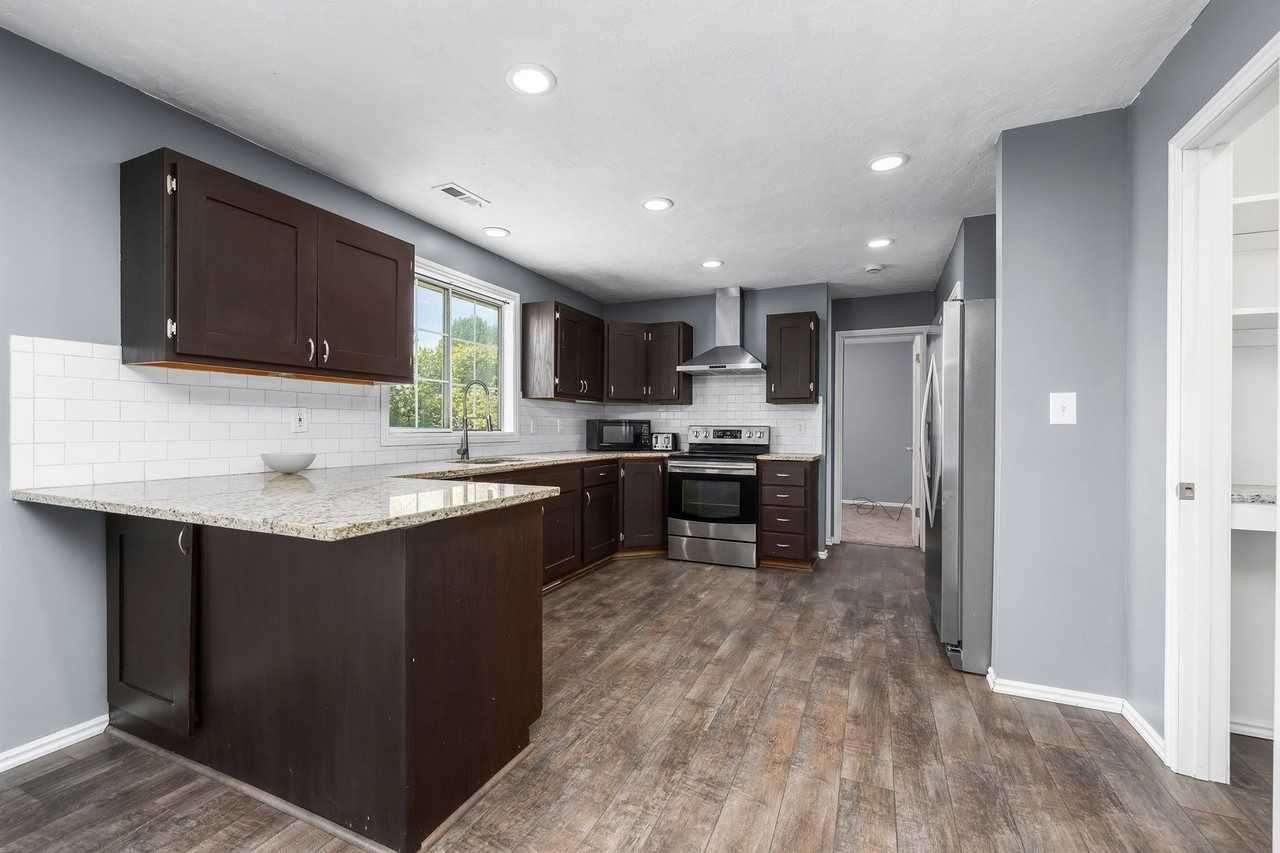 133 W 510 S - Photo 7 of 21