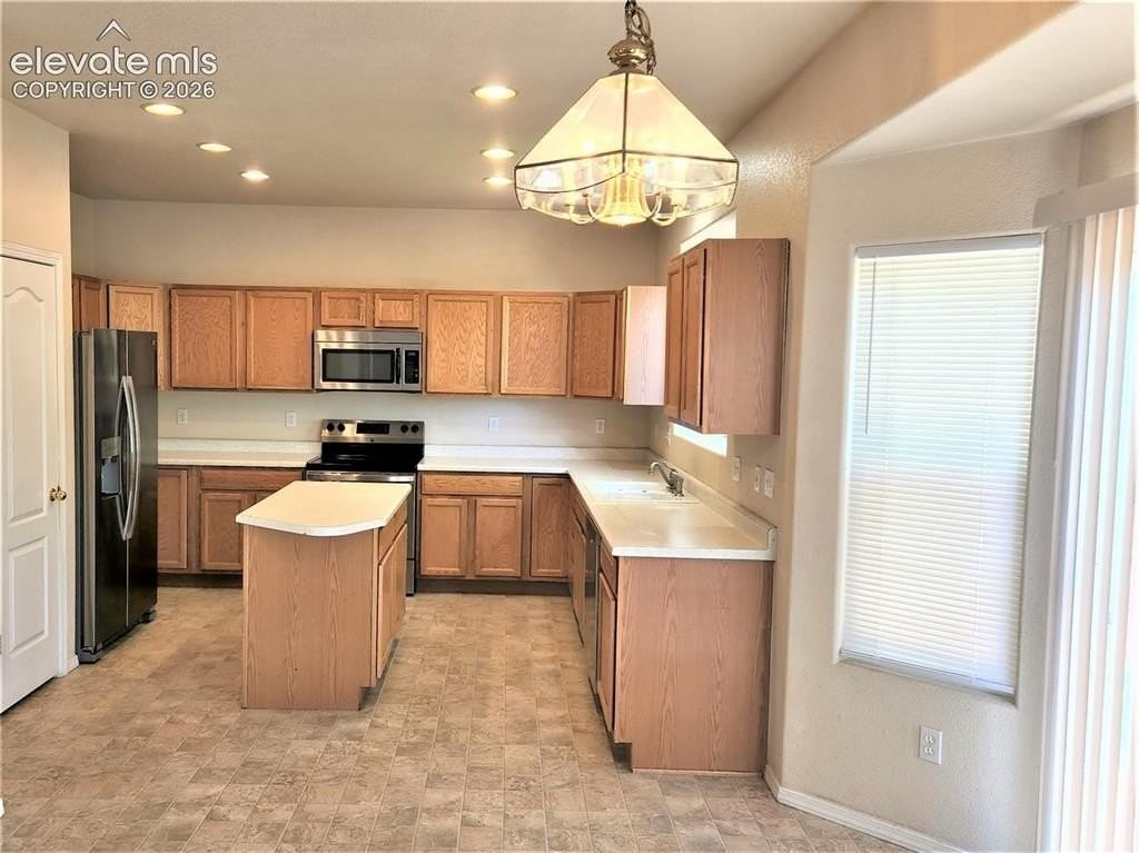 796 Ridgebury Pl - Photo 4 of 12