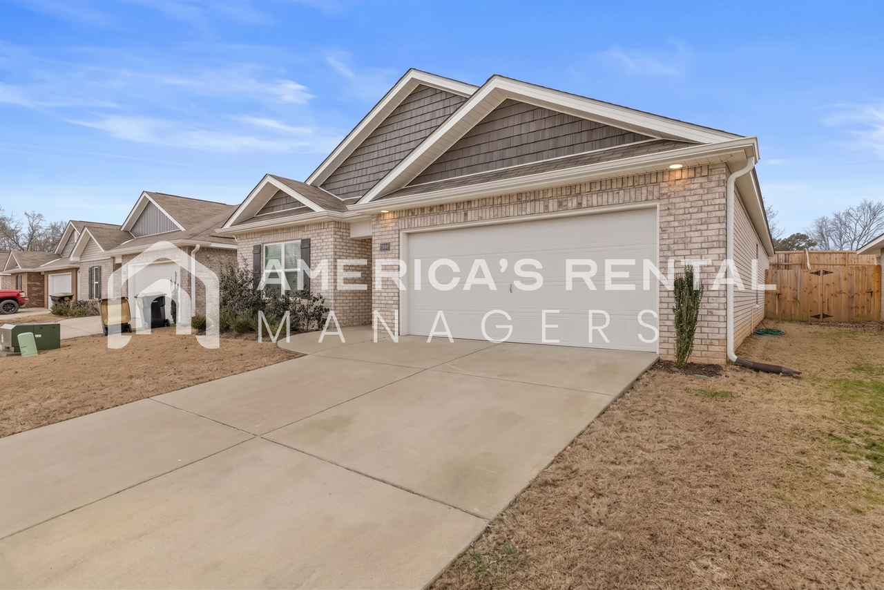 1508 Heritage Cir Se - Photo 3 of 40
