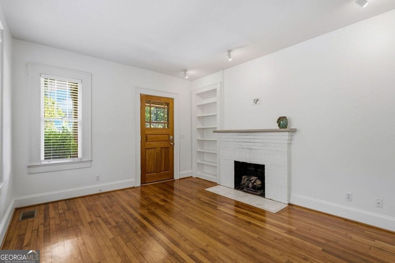 927 Park Ave Se - Photo 7 of 48