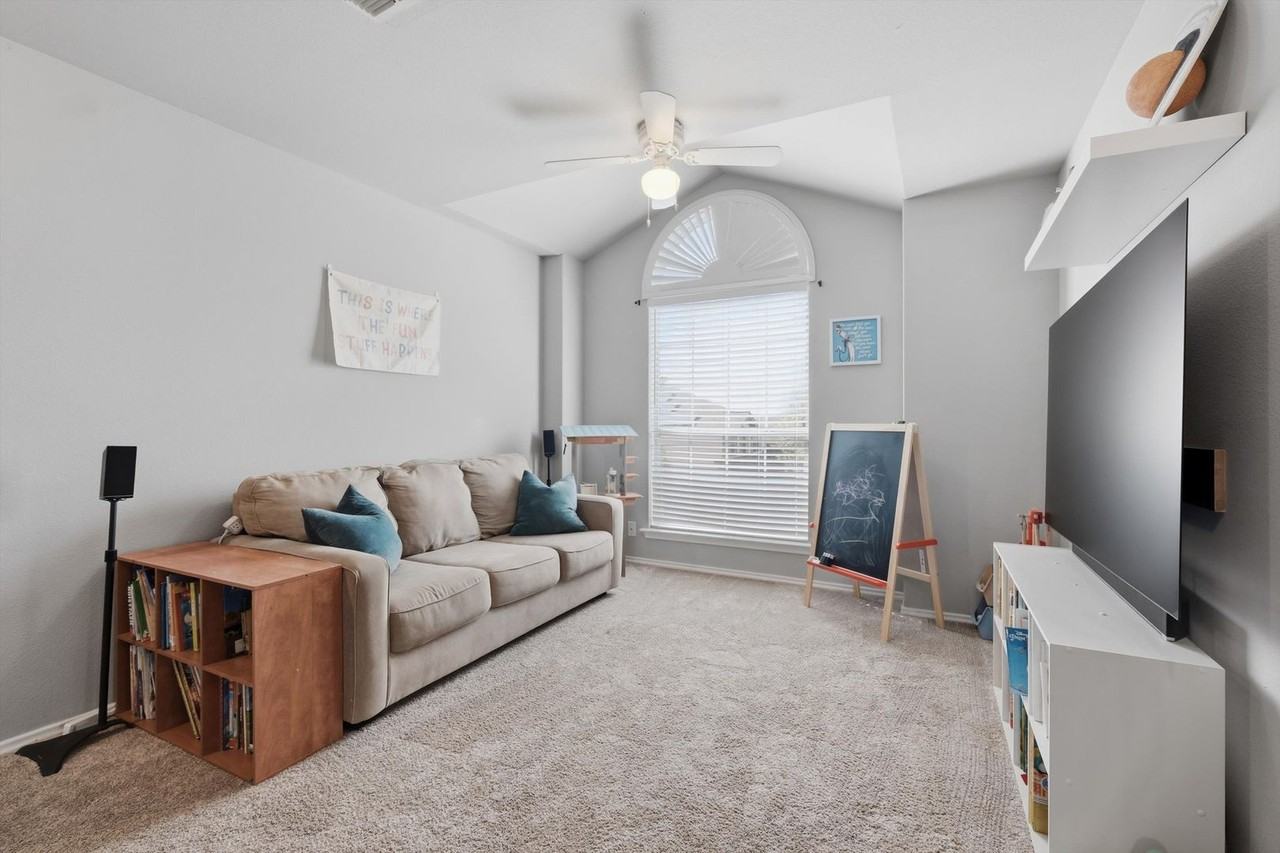 16954 Darien Wing - Photo 3 of 35