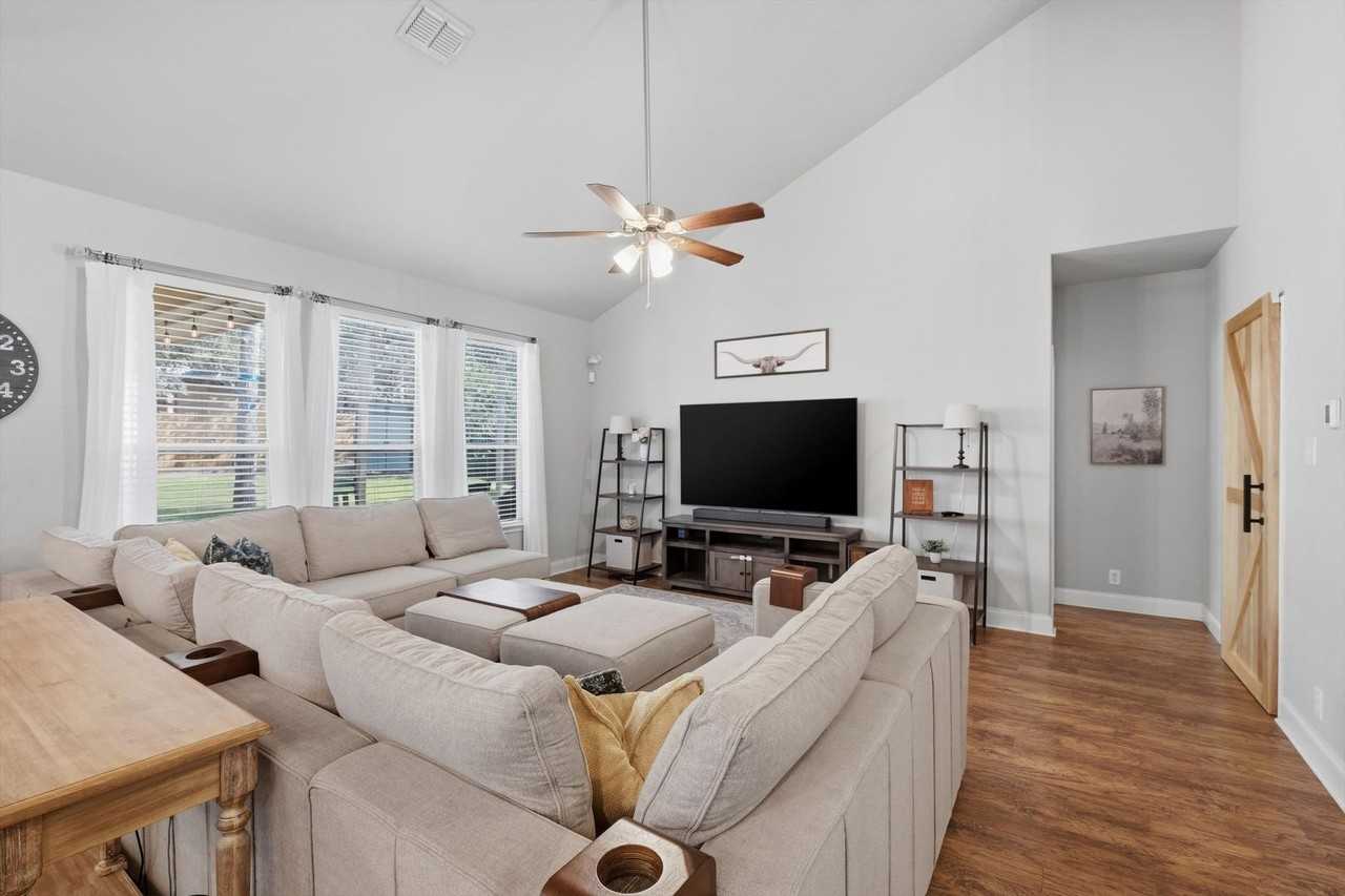 16954 Darien Wing - Photo 4 of 35