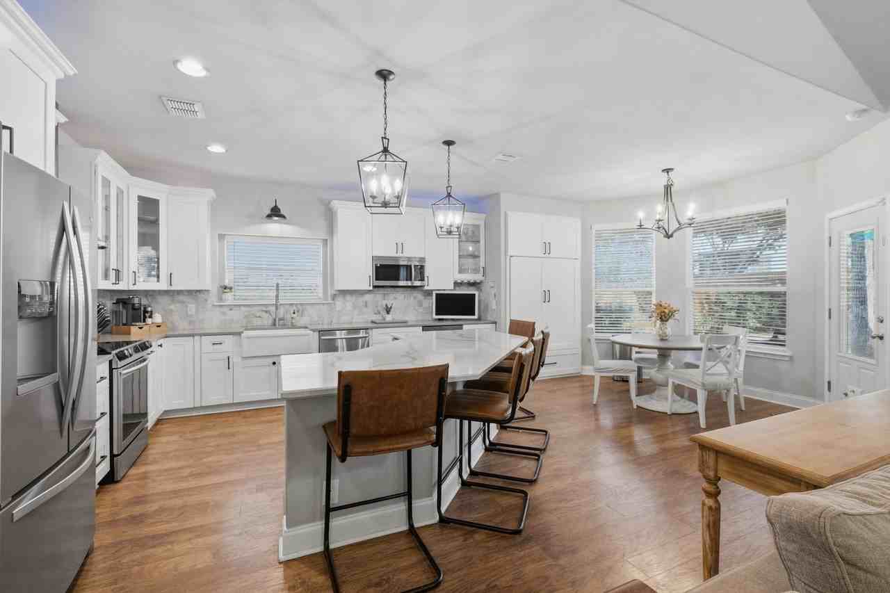 16954 Darien Wing - Photo 7 of 35