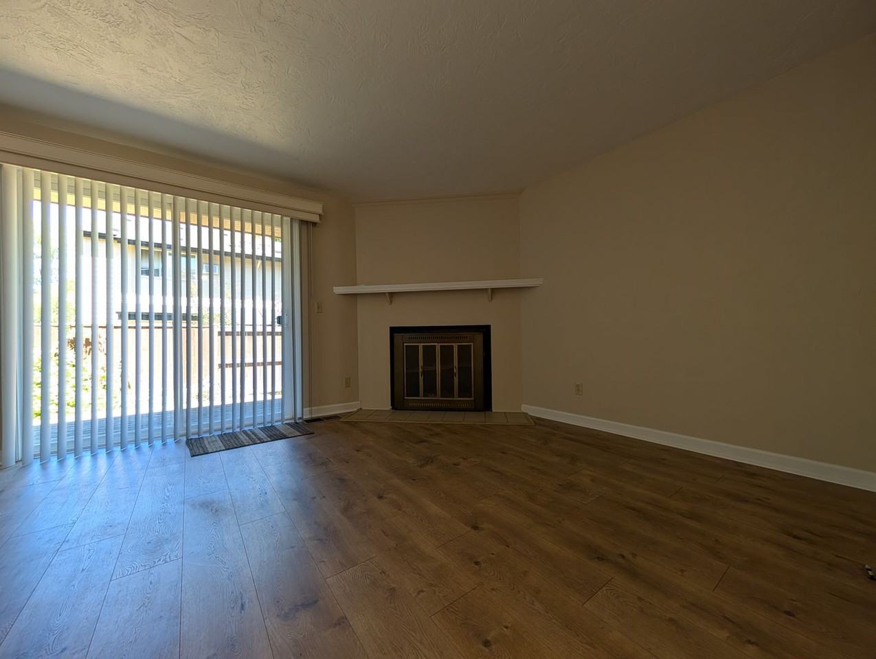 1528 Fetters Loop - Photo 3 of 16