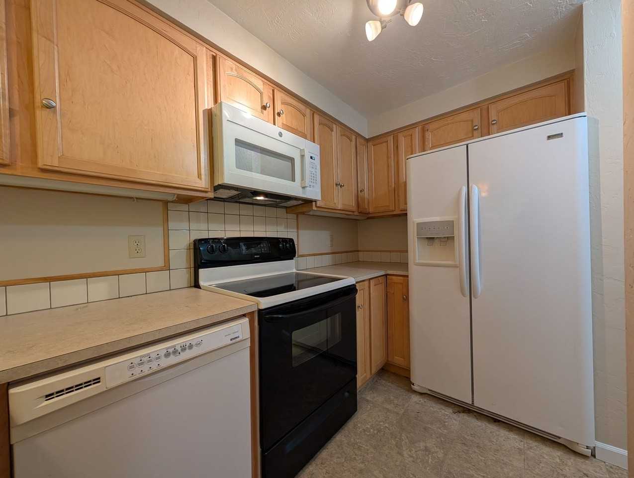1528 Fetters Loop - Photo 7 of 16