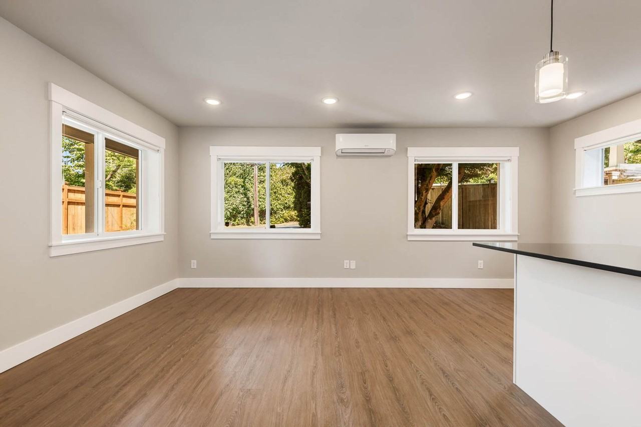 9519B 5th Ave Ne - Photo 4 of 19