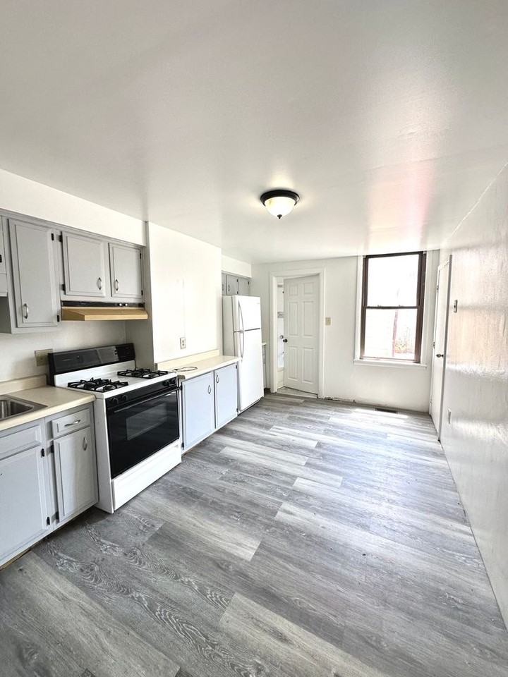 2110 Larkins Way - Photo 2 of 8