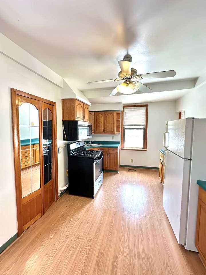 2110 Larkins Way - Photo 4 of 10
