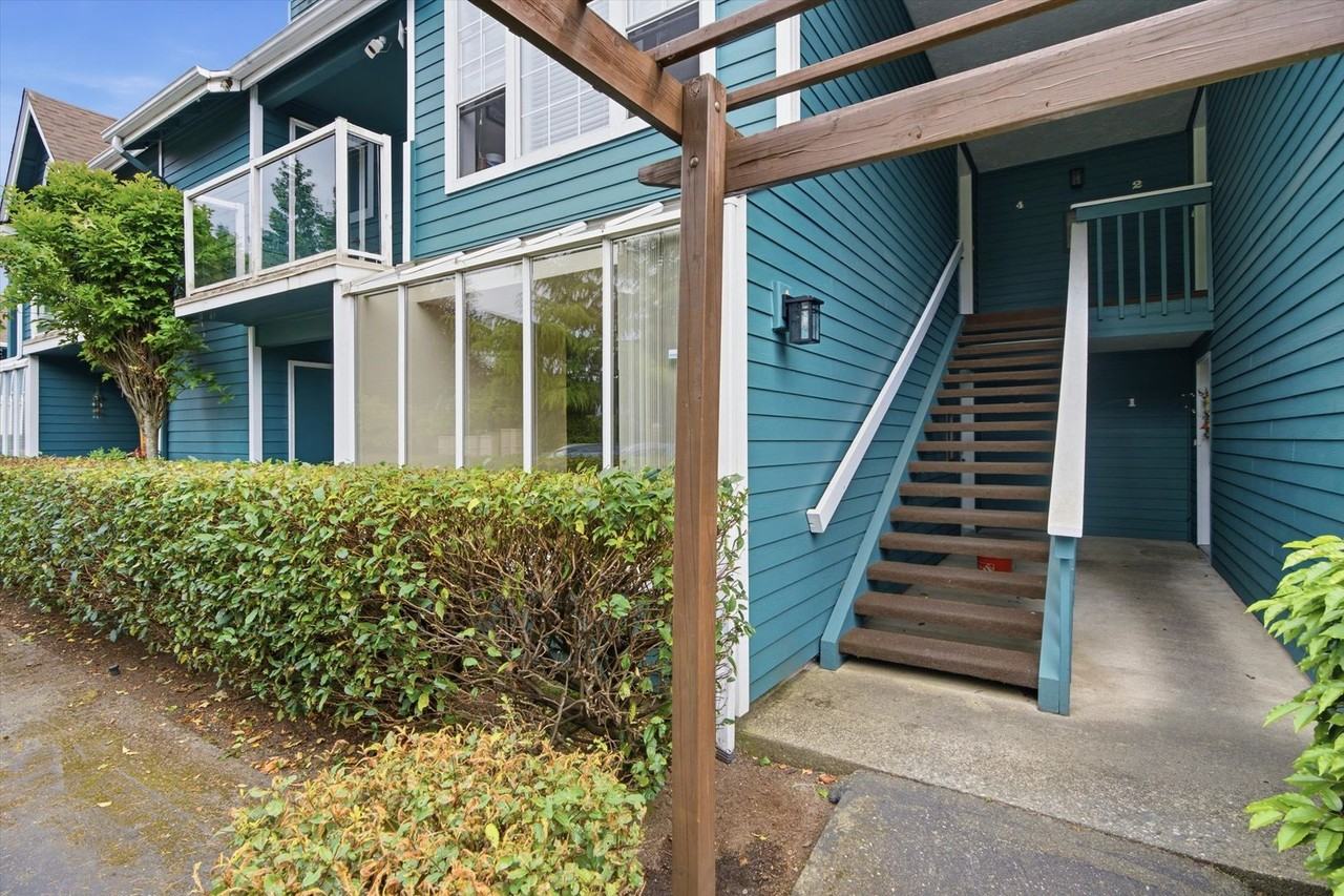 16419 Spruce Way - Photo 4 of 21