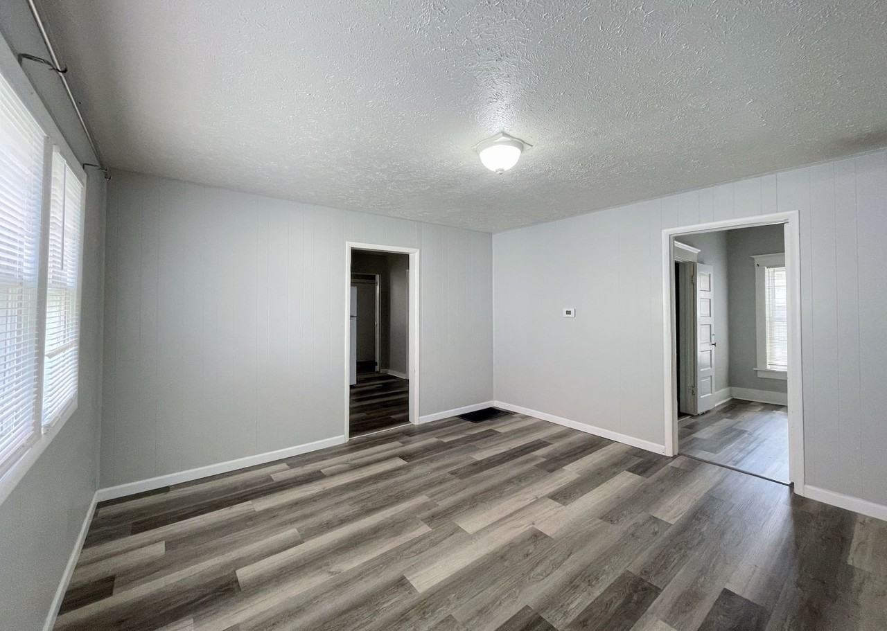 627 E 5th Ave - Photo 4 of 14