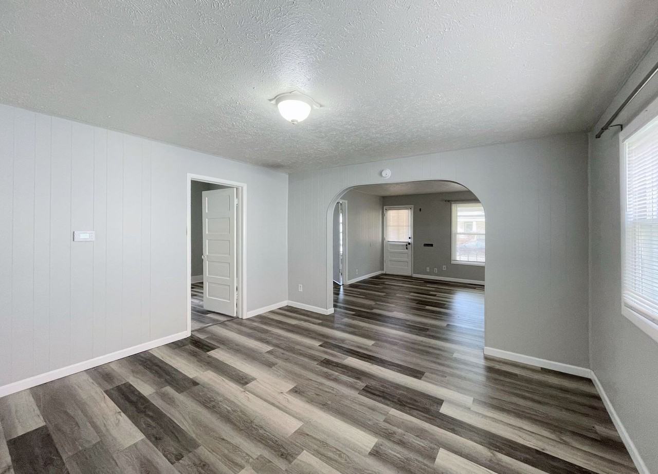 627 E 5th Ave - Photo 5 of 14